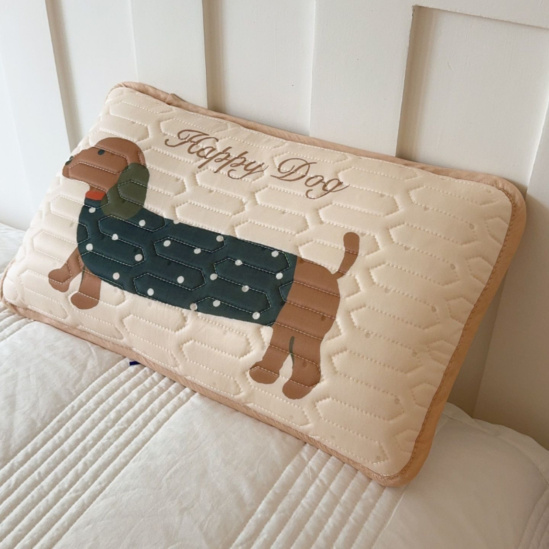 Komplekts bērniem no lateksa atdzesēšanai: karikatūru stilā, dabīgais latekss 70–80% satura, drukāta auduma izstrāde; iekļauts spilvena vāciņš, atdzesējošā matracīte, gultas veļa un spēļu pleds