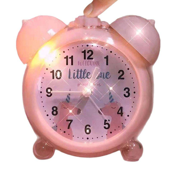 Laste vastupidav äratuskell, nordilise stiiliga, plastikust korpus ja näidik, töötab kuiva patareiga, ühepoolne ekraan, lauakaunistus dormitoa motiiviga korvpall ja jalgpall