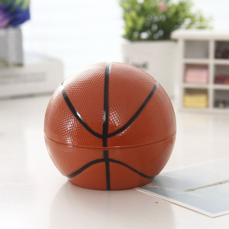 Laste vastupidav äratuskell, nordilise stiiliga, plastikust korpus ja näidik, töötab kuiva patareiga, ühepoolne ekraan, lauakaunistus dormitoa motiiviga korvpall ja jalgpall