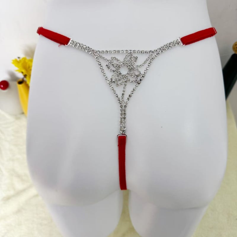 Tanga bikini s kapkovitim oblikom, zelenim kristalima i lančanim dijelom za tijelo — proljeće 2025
