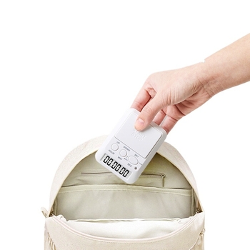 Mehaaniline liikumine; analoogne näidik; ümmargune kuju; toidetakse patareidega