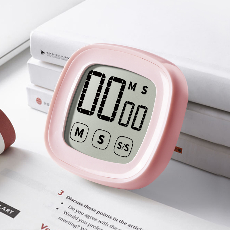 Mehaaniline liikumine; analoogne näidik; ümmargune kuju; toidetakse patareidega