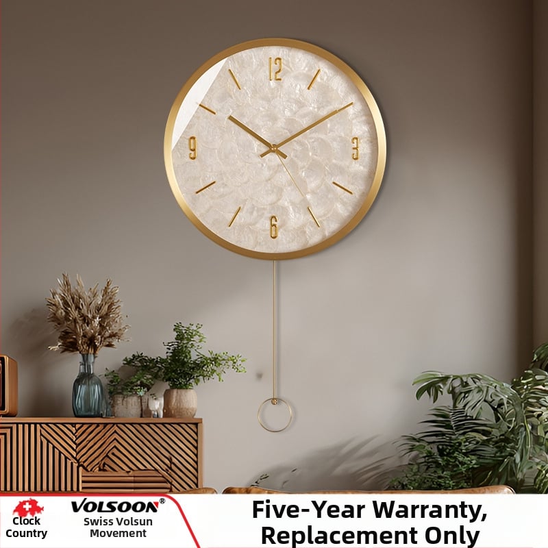 Seinakell — ümmargune, messingust korpus, kvartsiliikumine, patareiga toidetav, dekoratiivne