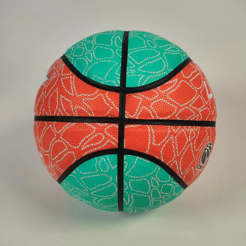 Košarkaška lopta od PU, apsorpcija vlage, noćno svjetlo, ojačani kožni balon, mogućnost prilagodbe obrade.