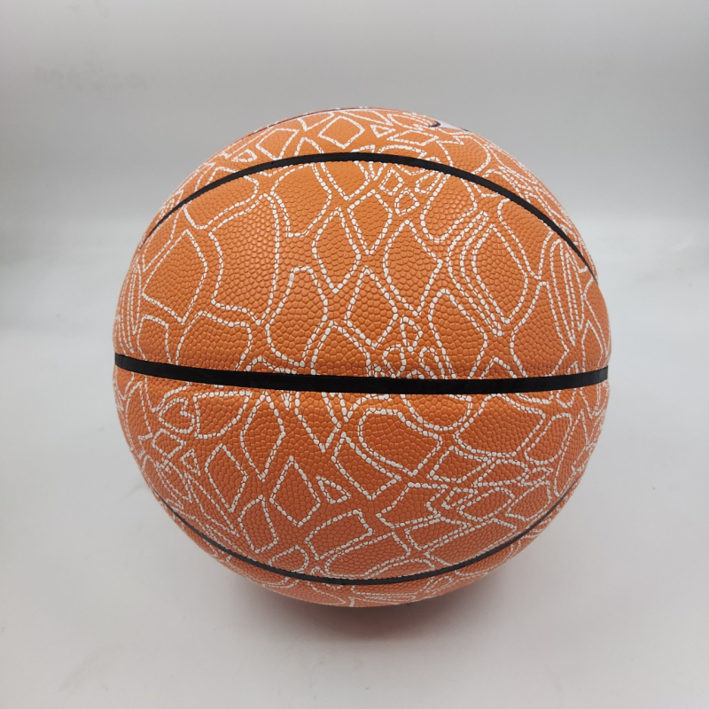 Košarkaška lopta od PU, apsorpcija vlage, noćno svjetlo, ojačani kožni balon, mogućnost prilagodbe obrade.