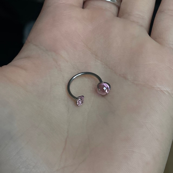 Piercing nakit od titanijskog legura F136 – U-oblik, s tri kandže okruglih cirkon kristala za piercing na usnama, nosu ili uhu