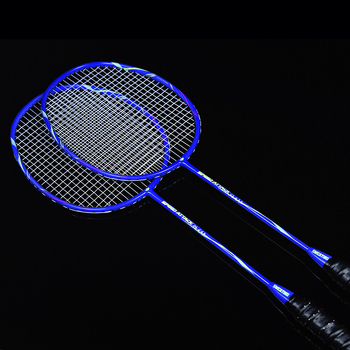 Set od 2 badminton reketa od karbonskih vlakana – ultralako 85–89 g, ručka G2, ravna osovina