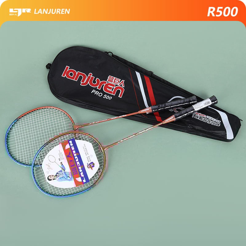 Set dvije badminton rakete – lagan, okvir od staklo-aluminija, najlon končići, težina 90–94 g, za početnike i amatere