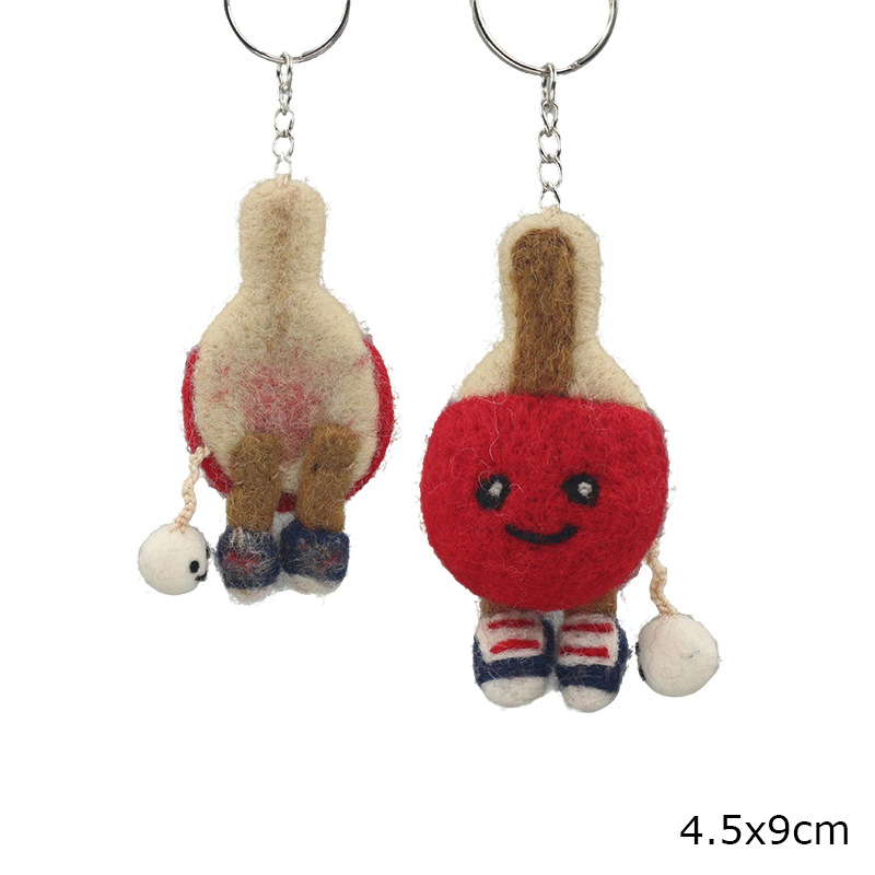 Atslēgu piekariņš no Nepāles vilnas filca – 3D futbols, basketbols un regbi, somas piekariņš no filca (Izcelsme Yiwu; roku darbs; vilna; vasara 2025)