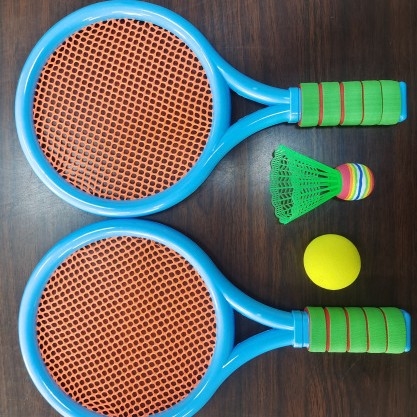 Laste badmintoni ja tennise rakettide komplekt — plastist raam, nailonist nöörid, 95-100 g, lastele 3-12 aastat