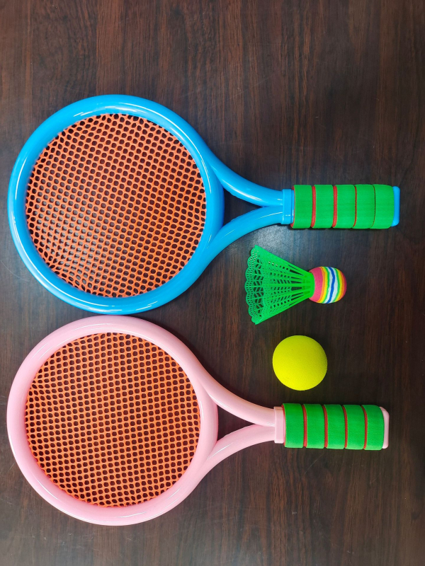 Laste badmintoni ja tennise rakettide komplekt — plastist raam, nailonist nöörid, 95-100 g, lastele 3-12 aastat