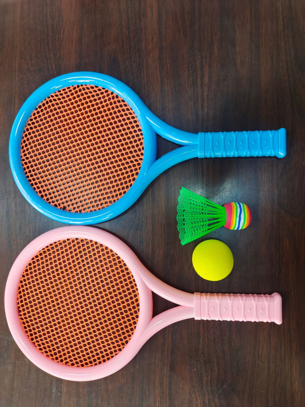 Laste badmintoni ja tennise rakettide komplekt — plastist raam, nailonist nöörid, 95-100 g, lastele 3-12 aastat