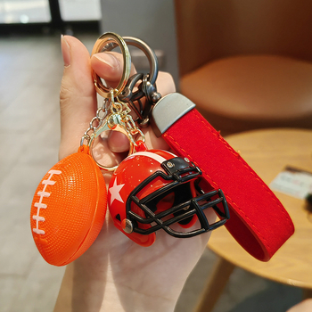 Amerikos futbolo šalmo rakčių pakabukas, plastikinis, modernus minimalistinis stilius