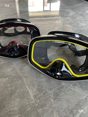 Niršanas maska ar pret miglošanos, augstas skaidrības lēca no kalta stikla, rāmis no 304 nerūsējošā tērauda, smags dizains dziļām niršanām