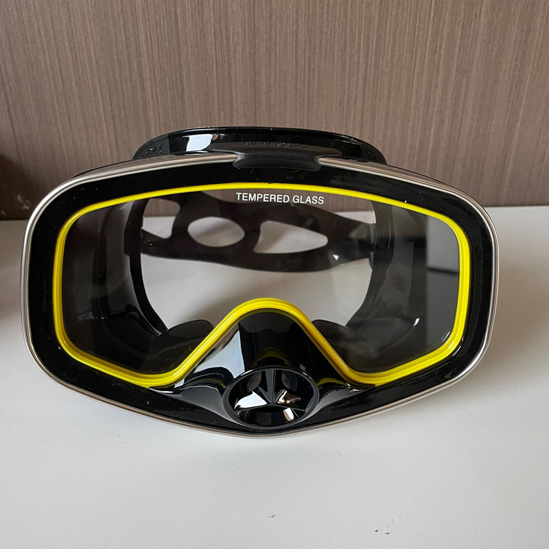 Niršanas maska ar pret miglošanos, augstas skaidrības lēca no kalta stikla, rāmis no 304 nerūsējošā tērauda, smags dizains dziļām niršanām