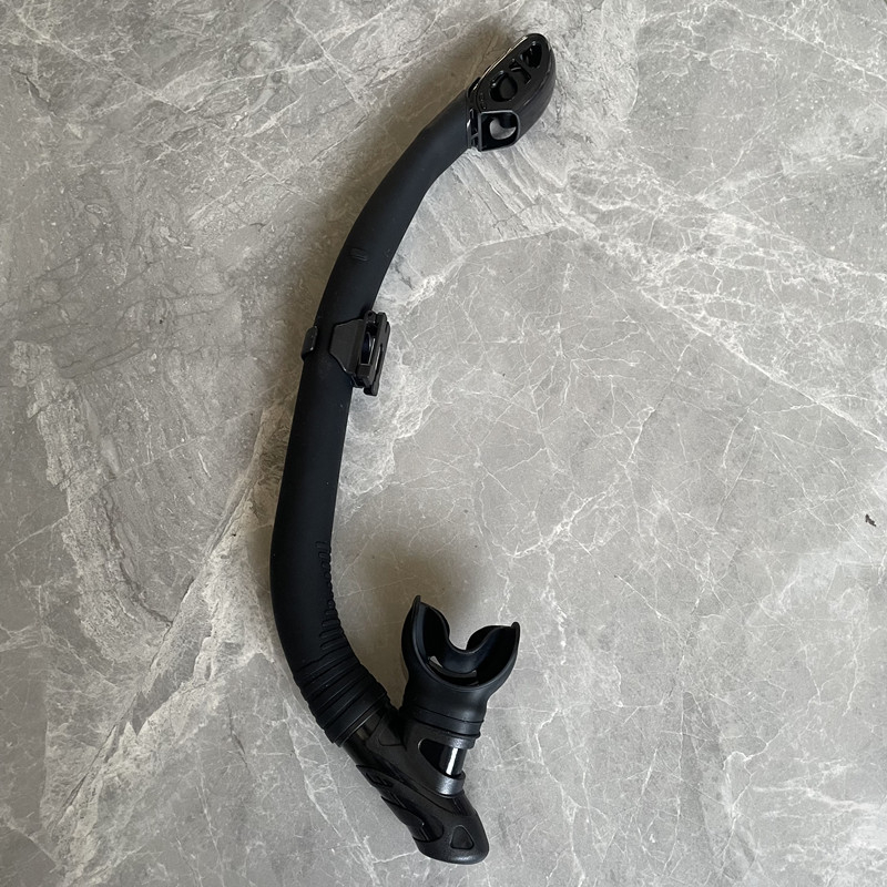 Niršanas maska ar pret miglošanos, augstas skaidrības lēca no kalta stikla, rāmis no 304 nerūsējošā tērauda, smags dizains dziļām niršanām