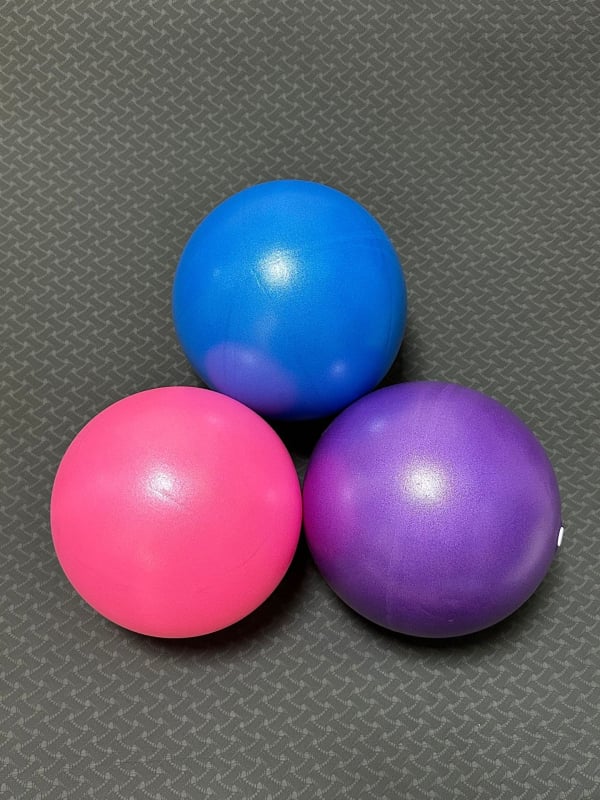 Μπάλα πιλάτες Bluesong, ματ επιφάνειας, φουσκωτή PVC γιόγκα μπάλα για γυμναστική, μασάζ και ομορφιά; βάρος 75–80 g