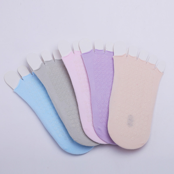 Jógához való lábujj zokni – keresztező pántos, félujjas kialakítás, márka TAZK, jóga kiegészítők