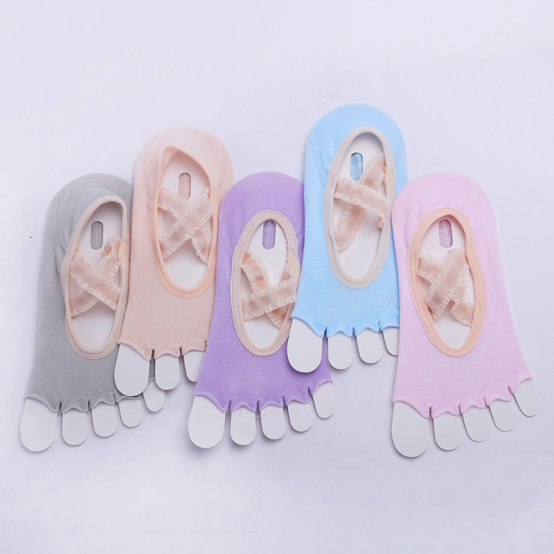 Jógához való lábujj zokni – keresztező pántos, félujjas kialakítás, márka TAZK, jóga kiegészítők