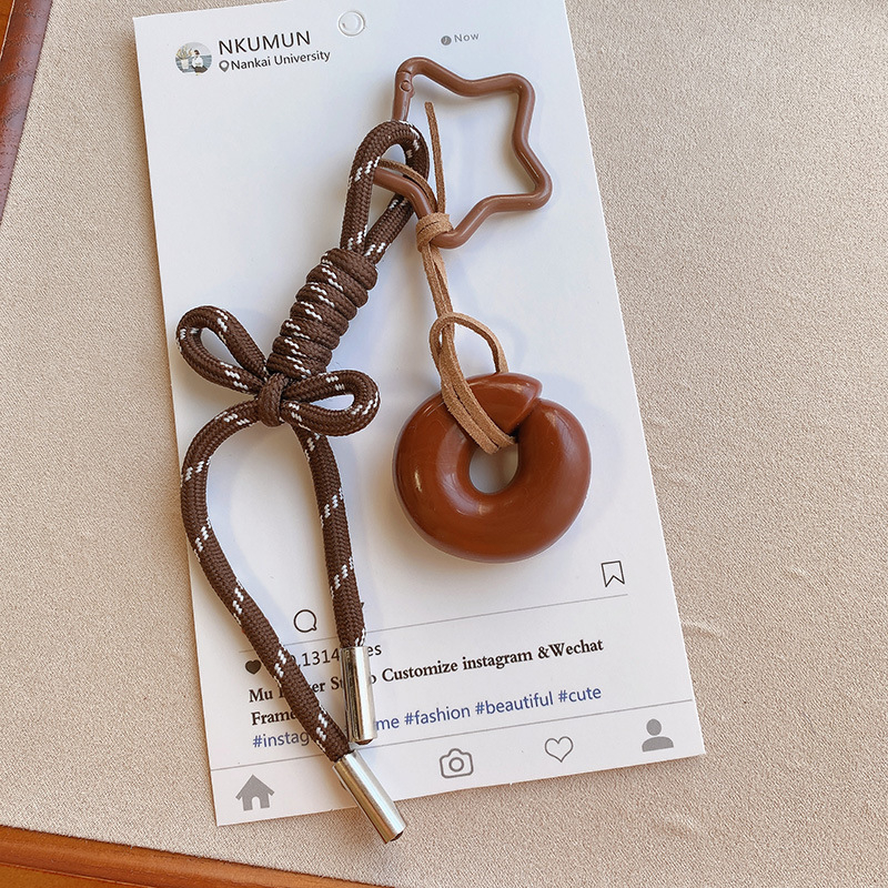 Κλειδοθήκη HD12123: σοκολατένιο μπέγκελ με ύφαντό σκοινί, διακοσμητικό για τσάντες, κορεατικό στυλ. Μάρκα Lemon Peach, μικτά υλικά.