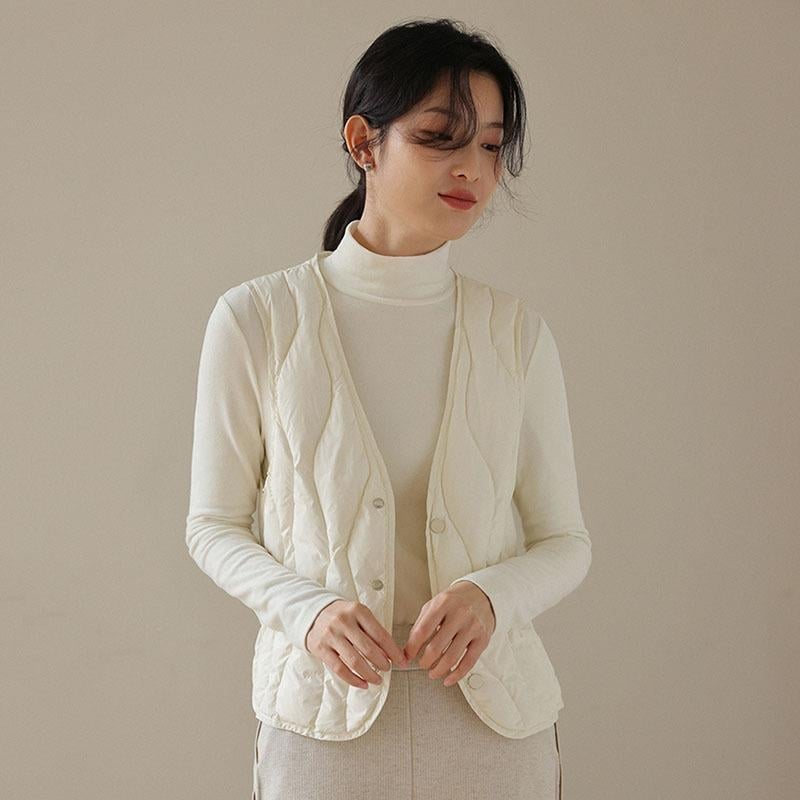 Женска пухена жилетка, тънък силует, пух от бял патешки пух, V-образно деколте, къса дължина, полиестерна тъкан