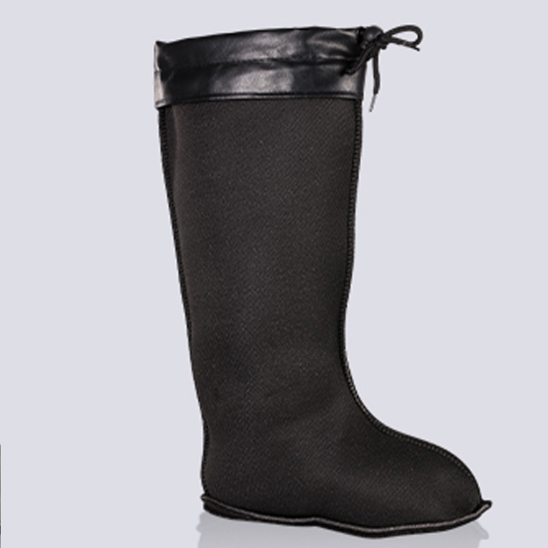 Férfi PVC esőcsizma, magas cső, EVA talpbetét, hálós belső bélés, egy darabból öntött talp