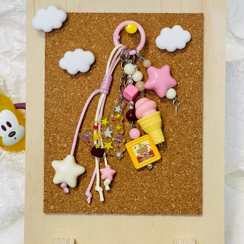 Telefona karājošs rotājums – akrils, zodiaka raksts, karikatūru stils, 2025. ziemā, pielāgojams