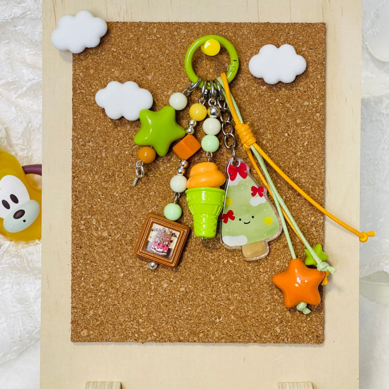 Telefona karājošs rotājums – akrils, zodiaka raksts, karikatūru stils, 2025. ziemā, pielāgojams