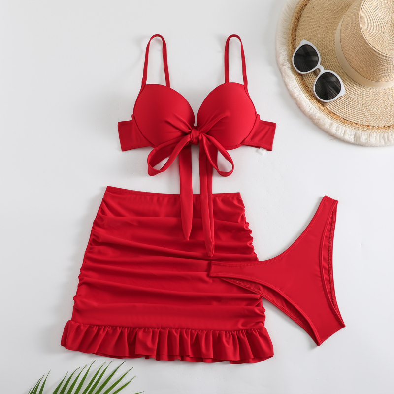 Sieviešu trīsdaļīgs peldkostīms ar svārciņa apakšu un pārklājumu, uzpildīta krūšu daļa, neilons ar elastānu, bez Piedurknēm