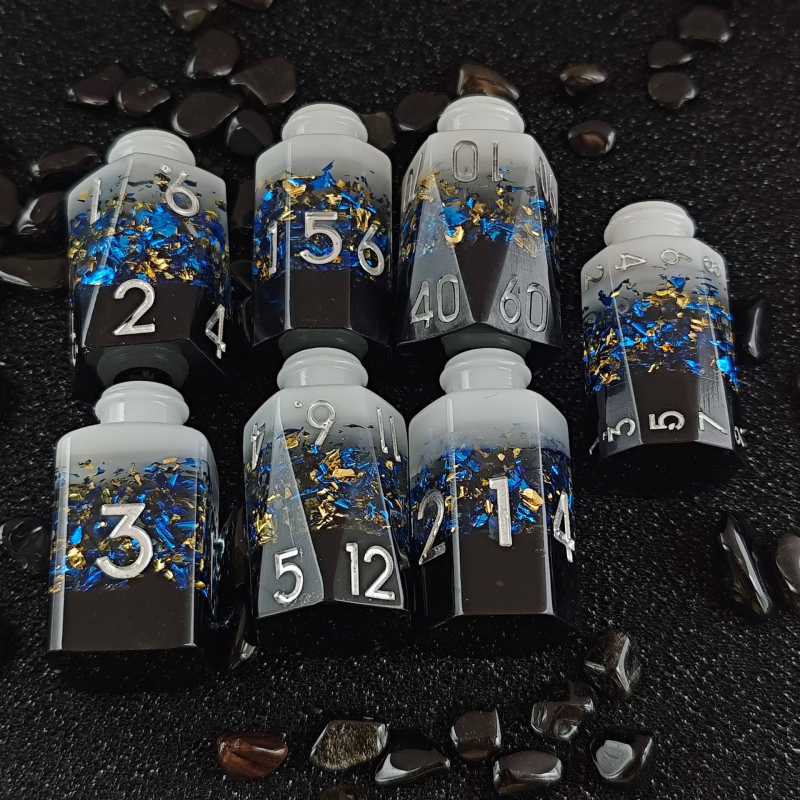 Set kockica od smole D20 – 20-strani polihedar, zaobljeni kutovi, marka Dazzling Dice, prilagodljivo