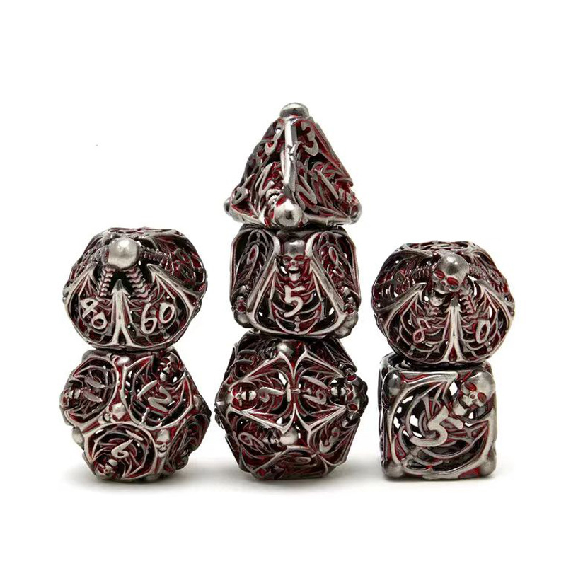 Metalne kocke s šupljim lubanjama - set za D&D i stolne igre, višestrane kocke, kutija 100 komada