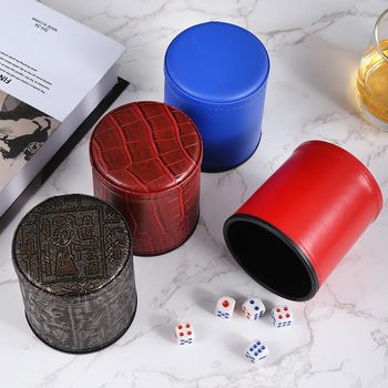 Kožni i PP plastični šejker za kocke – moguć ispis logotipa, zaobljeni kutovi, kutija od 100 komada, pogodno za igre s kockicama i kartama