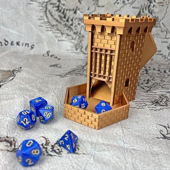 Asztali RPG-dobókocka torony — D&D-kompatibilis, Többszögű dobókocka, Műanyag kivitel, 14+ éves kortól