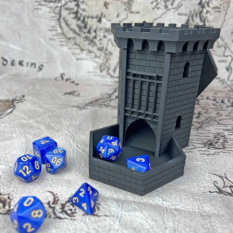 Asztali RPG-dobókocka torony — D&D-kompatibilis, Többszögű dobókocka, Műanyag kivitel, 14+ éves kortól