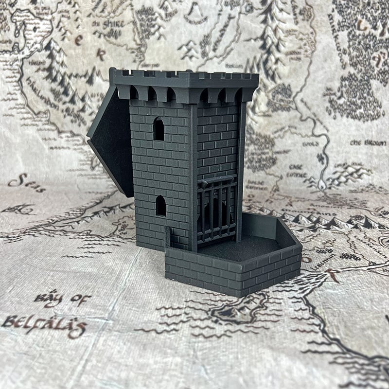 Asztali RPG-dobókocka torony — D&D-kompatibilis, Többszögű dobókocka, Műanyag kivitel, 14+ éves kortól