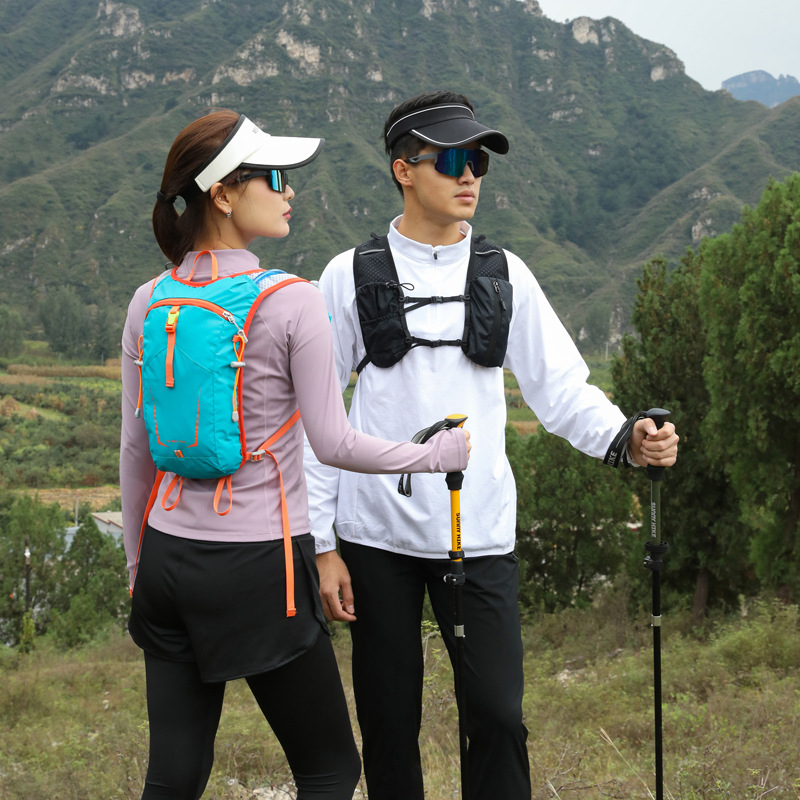 Unisex lauko sportų kuprinė, kompaktiška ir lengva; tinkama dviračiui, alpinizmui ir takų bėgimui; talpa iki 20 L; suderinama su 8 colių nešiojamuoju; poliesterio/Oxford audinys; išlenktos pečių juostos