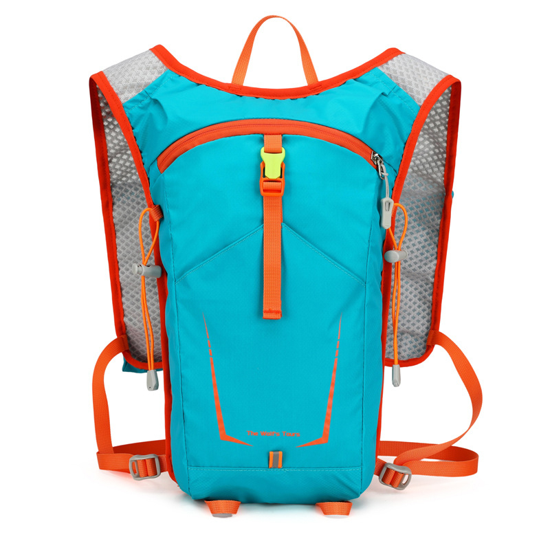 Unisex lauko sportų kuprinė, kompaktiška ir lengva; tinkama dviračiui, alpinizmui ir takų bėgimui; talpa iki 20 L; suderinama su 8 colių nešiojamuoju; poliesterio/Oxford audinys; išlenktos pečių juostos