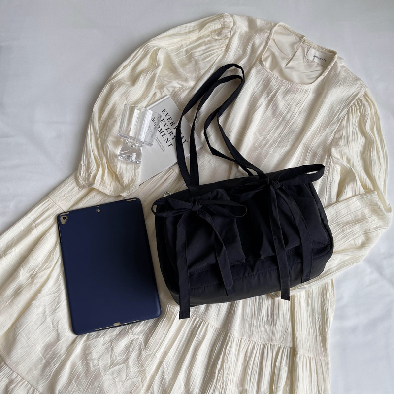 Crossbody torba s mašnicom, platno (vodoravni kvadratni oblik, zatvoren otvor, laminirani džep na zip, dvostruke naramenice)
