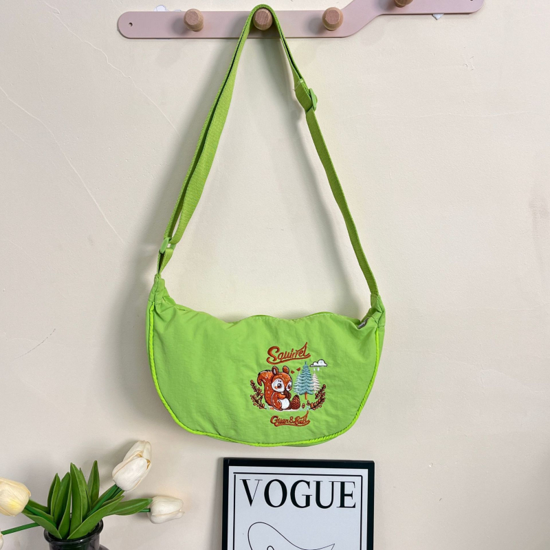 2026 nova izvezena dumpling torba, lagana i kompaktna, za nošenje na rame ili crossbody