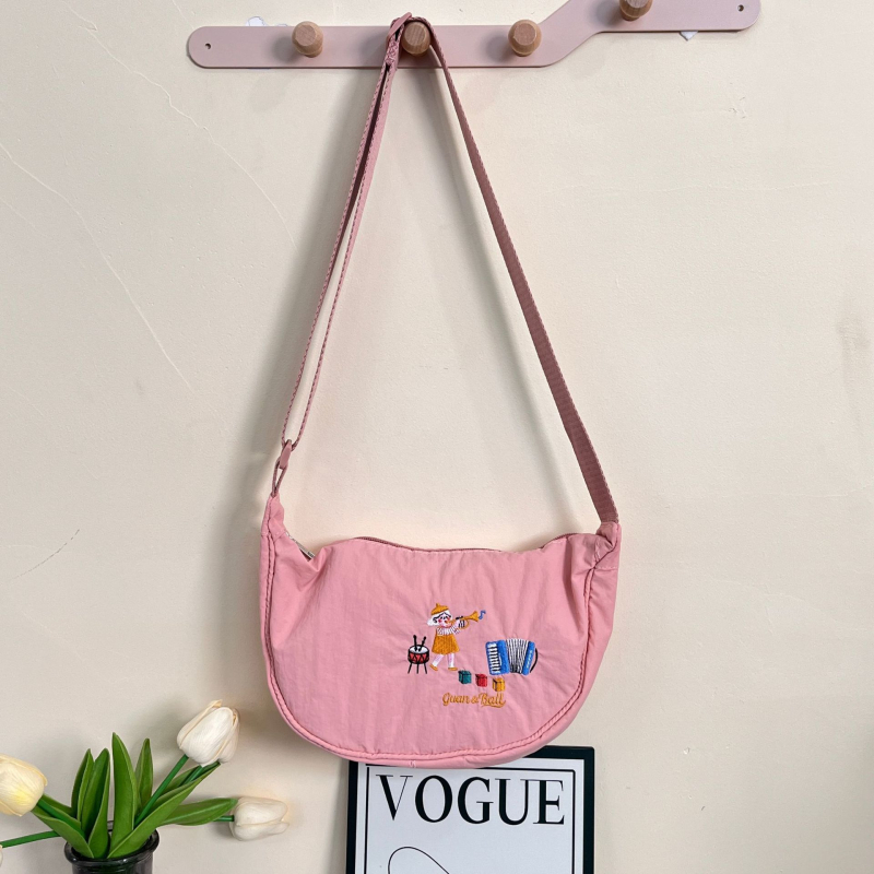 2026 nova izvezena dumpling torba, lagana i kompaktna, za nošenje na rame ili crossbody