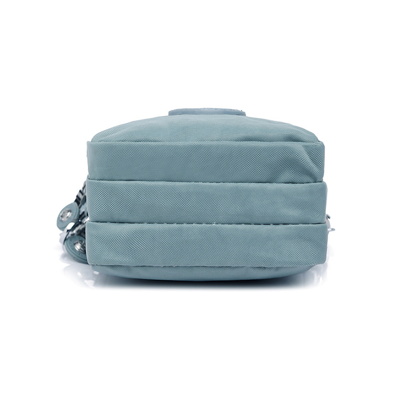 Sievietes crossbody somiņa telefons – neilons, mazs kvadrātveida formāts, vertikāls kvadrāts, rāvējslēdzēja atvērums, iekšējās kabatas ar rāvējslēdzēju (telefons)