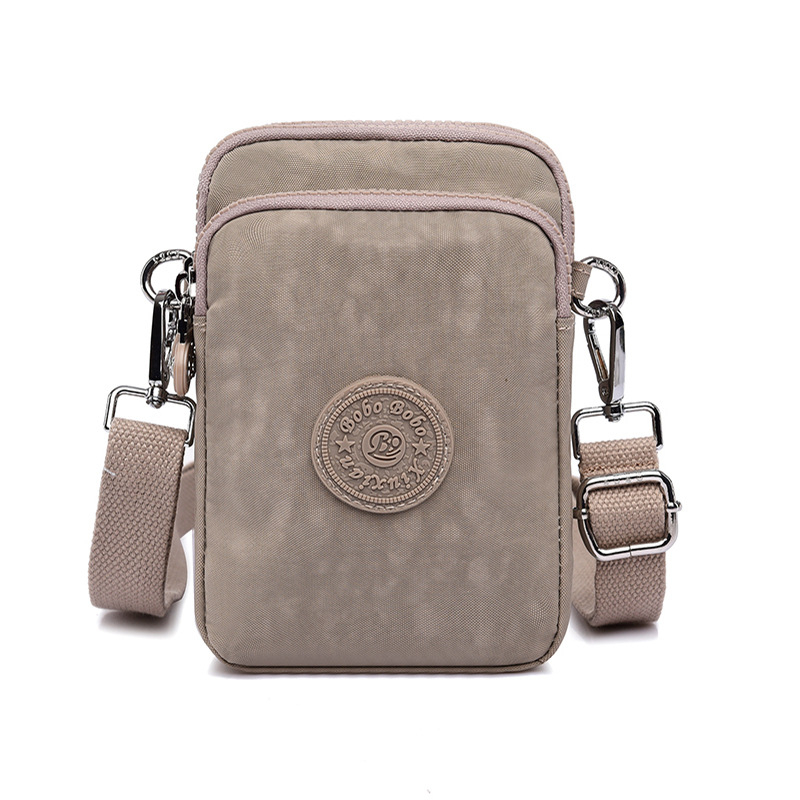 Sievietes crossbody somiņa telefons – neilons, mazs kvadrātveida formāts, vertikāls kvadrāts, rāvējslēdzēja atvērums, iekšējās kabatas ar rāvējslēdzēju (telefons)