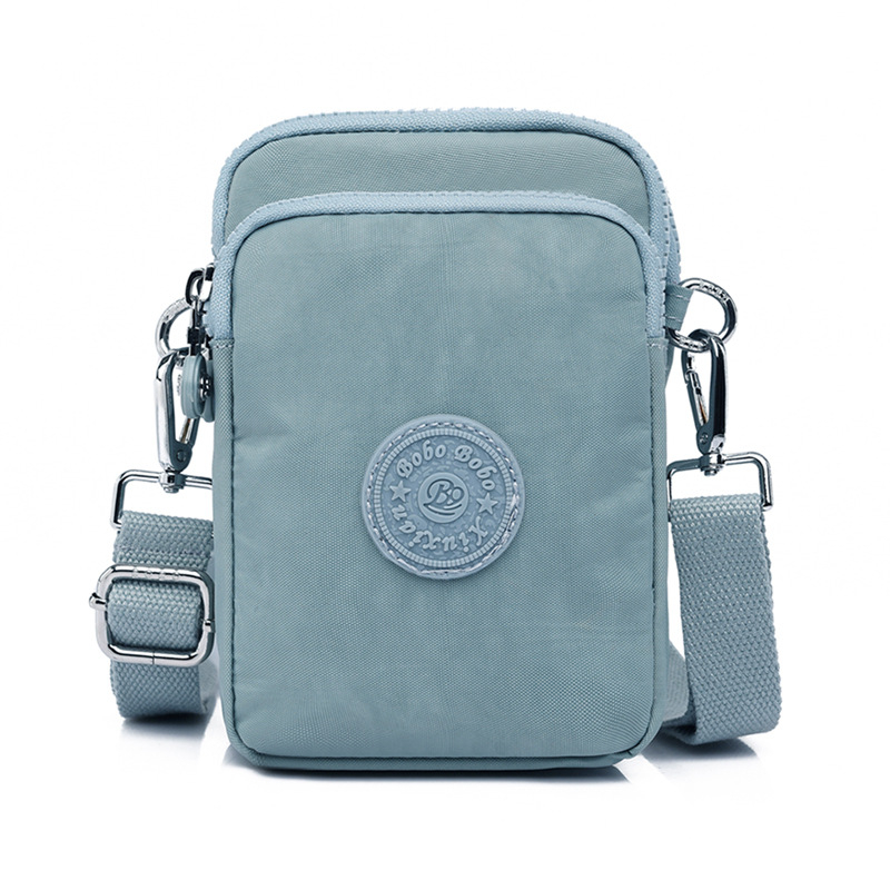 Sievietes crossbody somiņa telefons – neilons, mazs kvadrātveida formāts, vertikāls kvadrāts, rāvējslēdzēja atvērums, iekšējās kabatas ar rāvējslēdzēju (telefons)