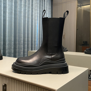 Martin zābaki ar gumijas zoli, augšējais materiāls – pirmās kārtas liellopa āda, iekšējā zole – pirmās kārtas liellopa āda, paaugstināts dizains