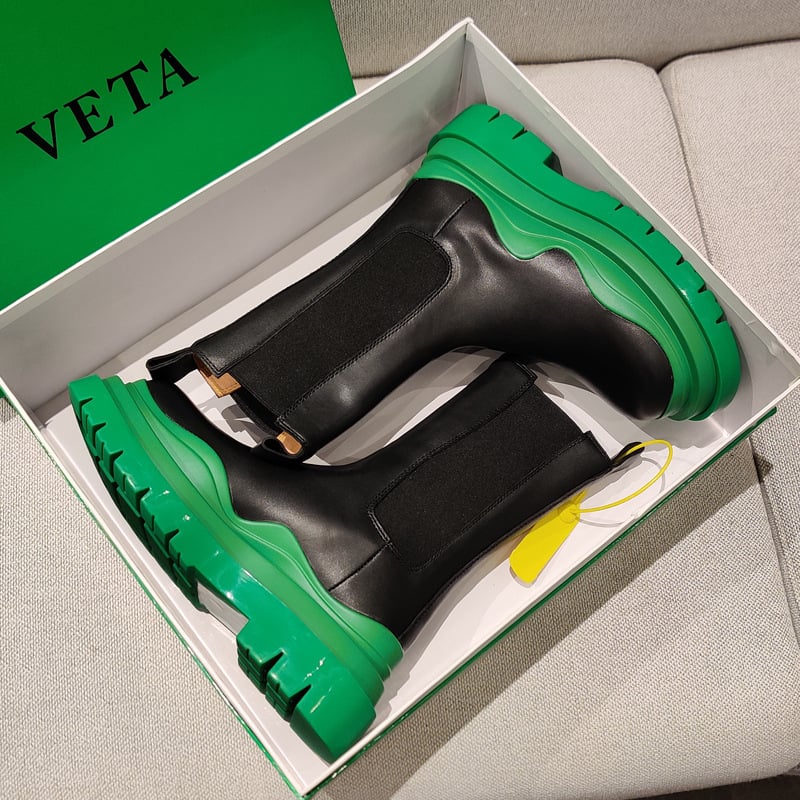 Martin zābaki ar gumijas zoli, augšējais materiāls – pirmās kārtas liellopa āda, iekšējā zole – pirmās kārtas liellopa āda, paaugstināts dizains