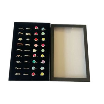 Kutija za prikazivanje nakita za prstenje i naušnice, od kompozitnih materijala, prodajna ambalaža, namijenjena pakiranju prstena, specijalno pakiranje nakita