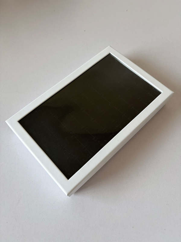 Kutija za prikazivanje nakita za prstenje i naušnice, od kompozitnih materijala, prodajna ambalaža, namijenjena pakiranju prstena, specijalno pakiranje nakita