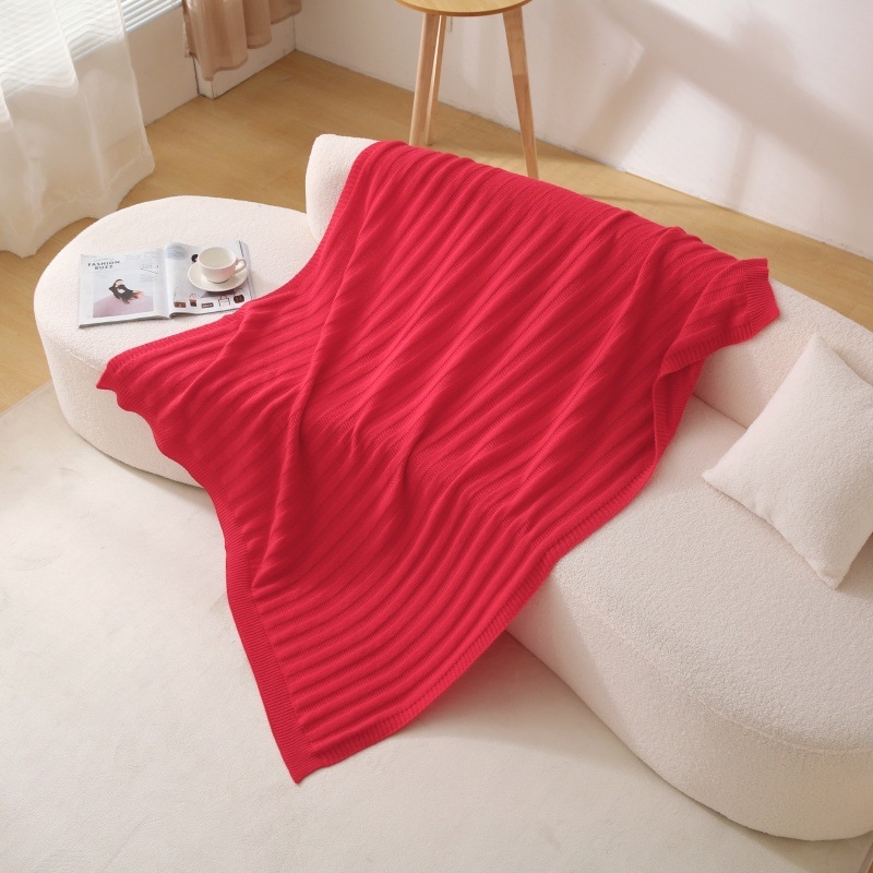 Pletena deka od poliesternih vlakana, 800–1000 g, jednobojna, prilagodljiva, moderan minimalistički stil