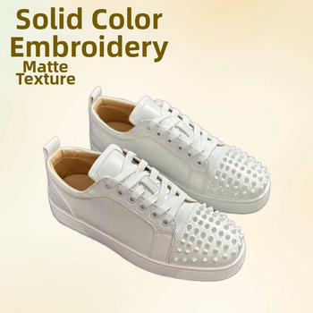 Platvormkingad, ülemine materjal: kahekordne veisnahk ja kunstnahk; ümmarguse ninaga; madal kand 1–3 cm; nööridega kinnituv; kummist tald.