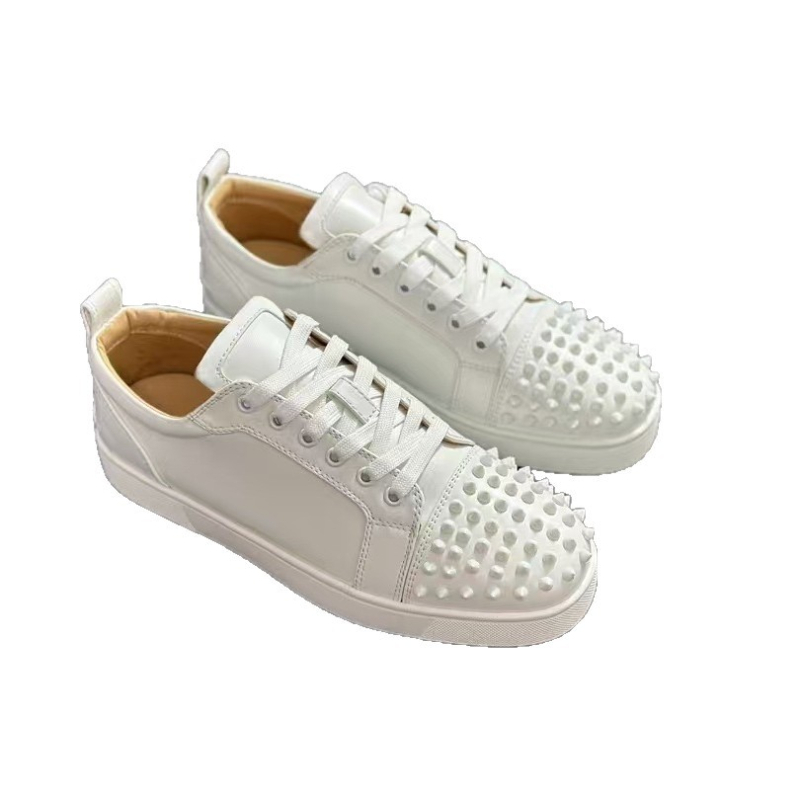 Platvormkingad, ülemine materjal: kahekordne veisnahk ja kunstnahk; ümmarguse ninaga; madal kand 1–3 cm; nööridega kinnituv; kummist tald.